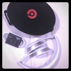 Beats solo 2 wireless